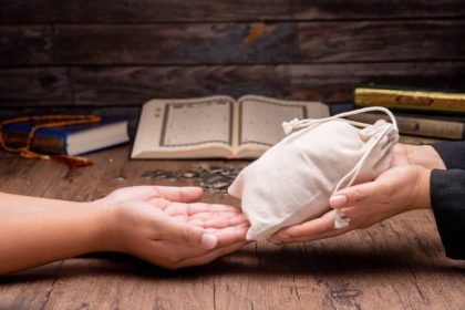 10 Life-Changing Acts of Continuous Islamic Giving